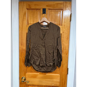 Vince Women’s Silk Blouse Size 2 Olive Brown V-Neck Long Sleeve Minimalist